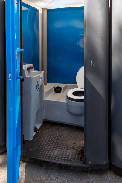 Best Portable restroom trailer rental  in Lewisburg, KY