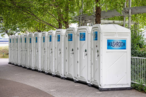 Best Portable restroom trailer rental  in Lewisburg, KY